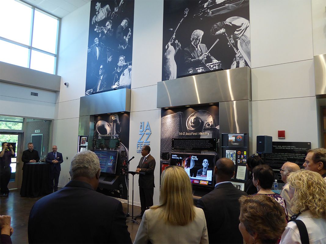 003_TriC_LobbyDedication