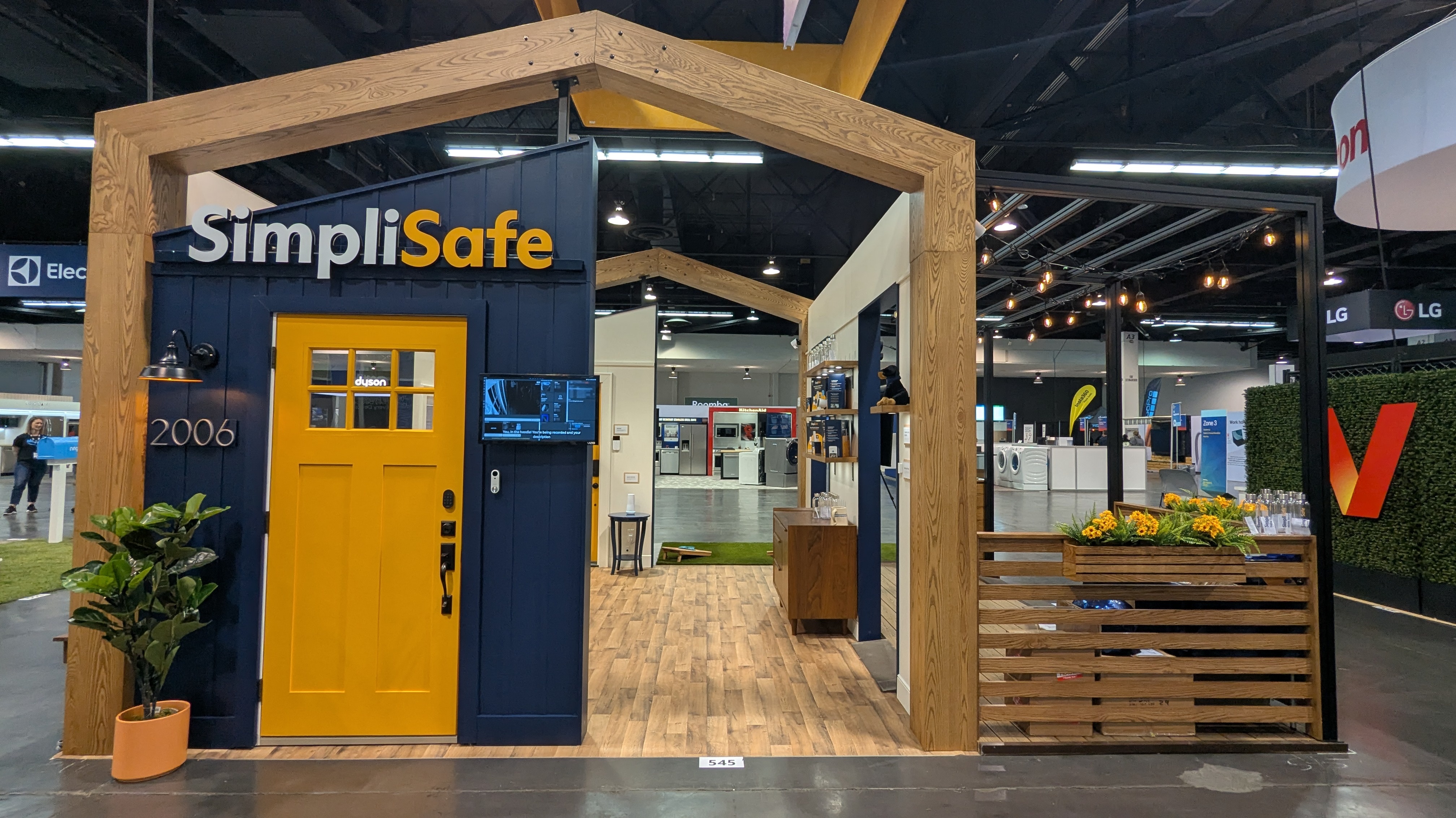 004_SimpliSafe_BB_Achievers_2025_Custom Exhibit