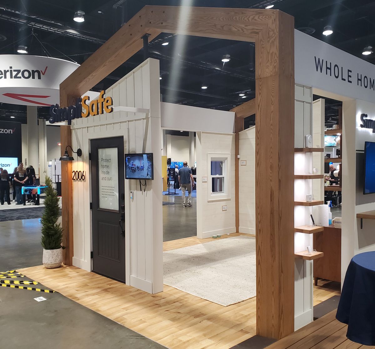 004_SimpliSafe_BestBuy_2023-Cropped (1)