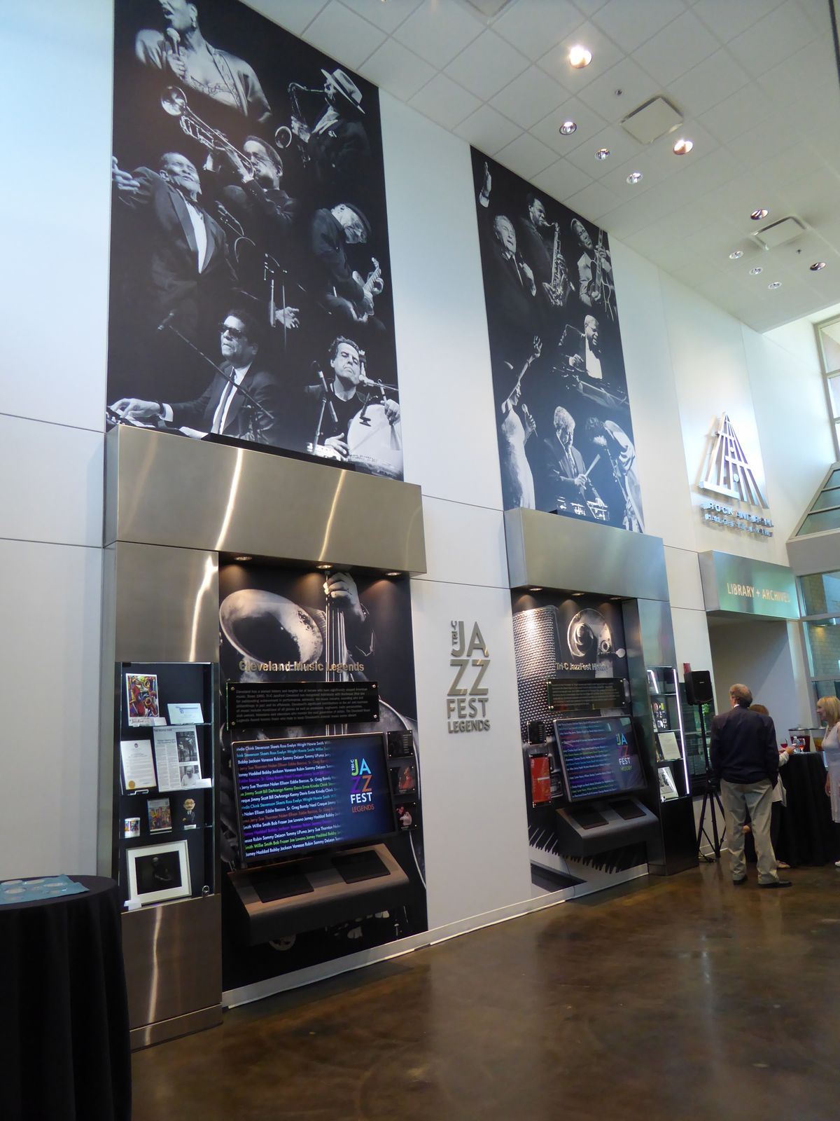 015_TriC_LobbyDedication